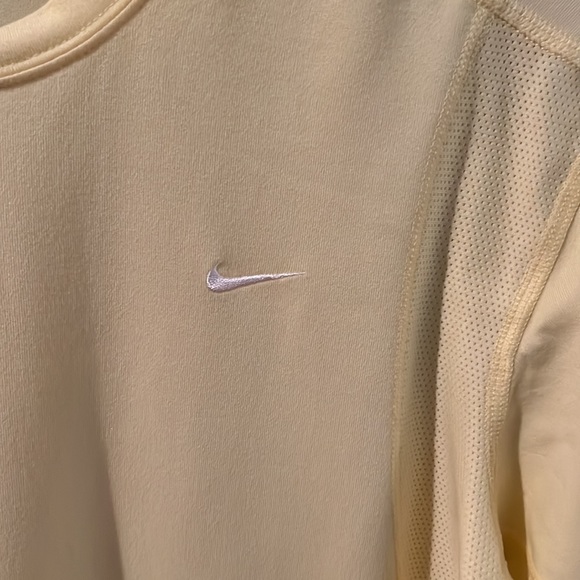 Nike top - Picture 3 of 6